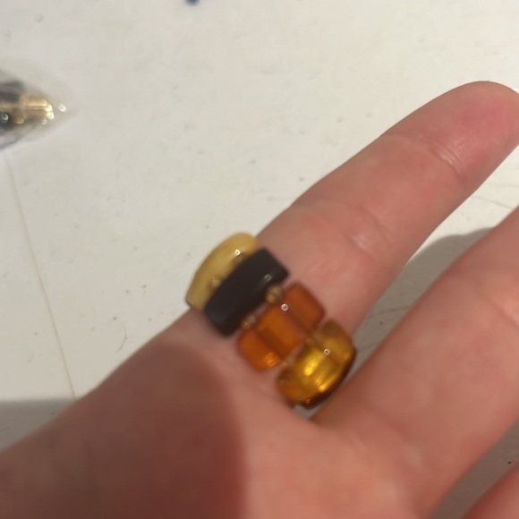 Amber ring - Picture 2 of 2